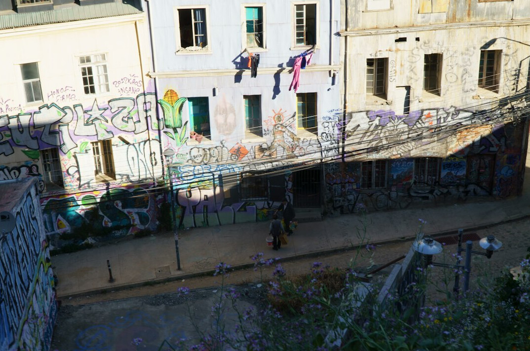 valparaiso colorful streets